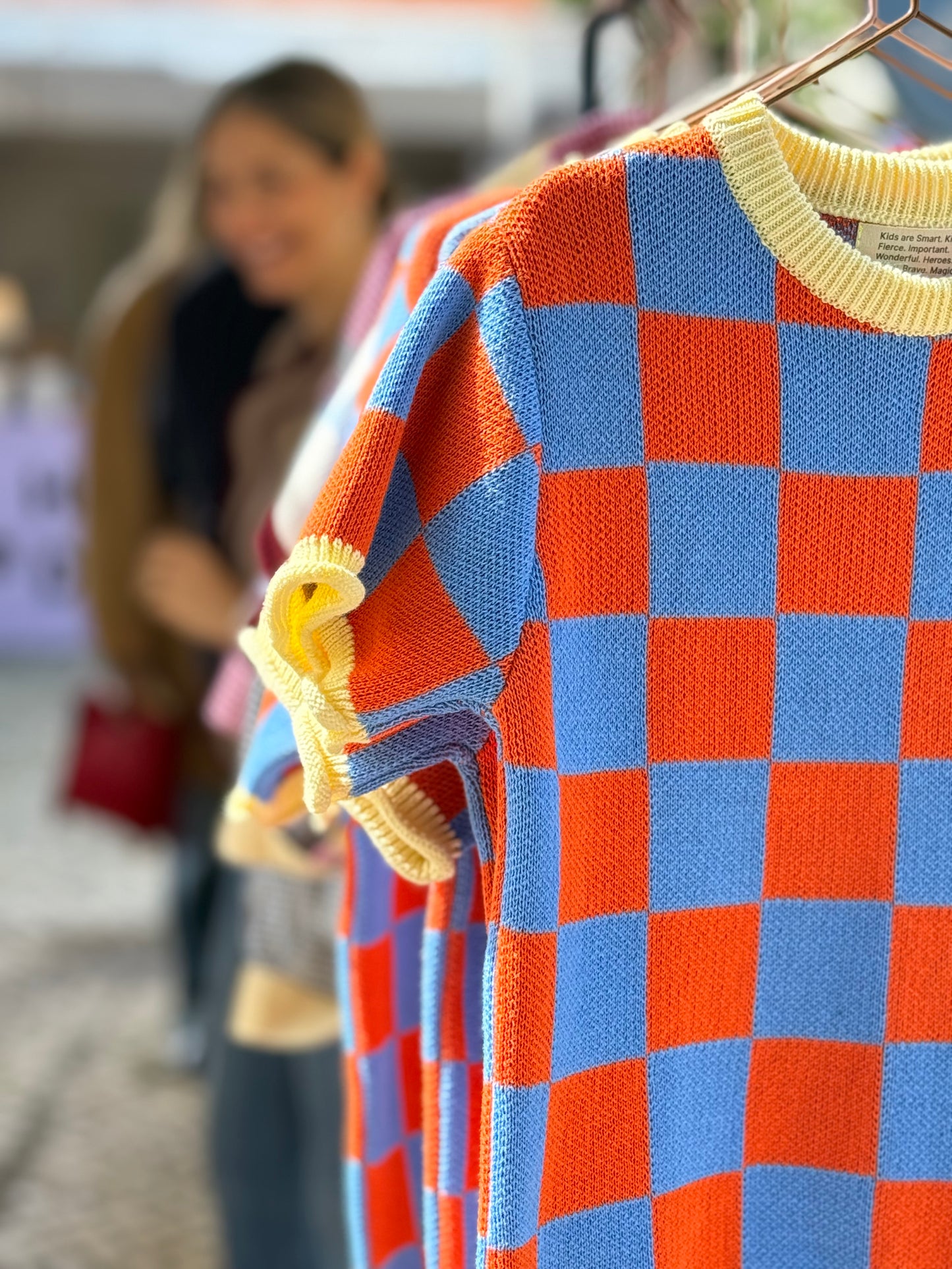'No buttons, Julia' knit shirt in sunrise