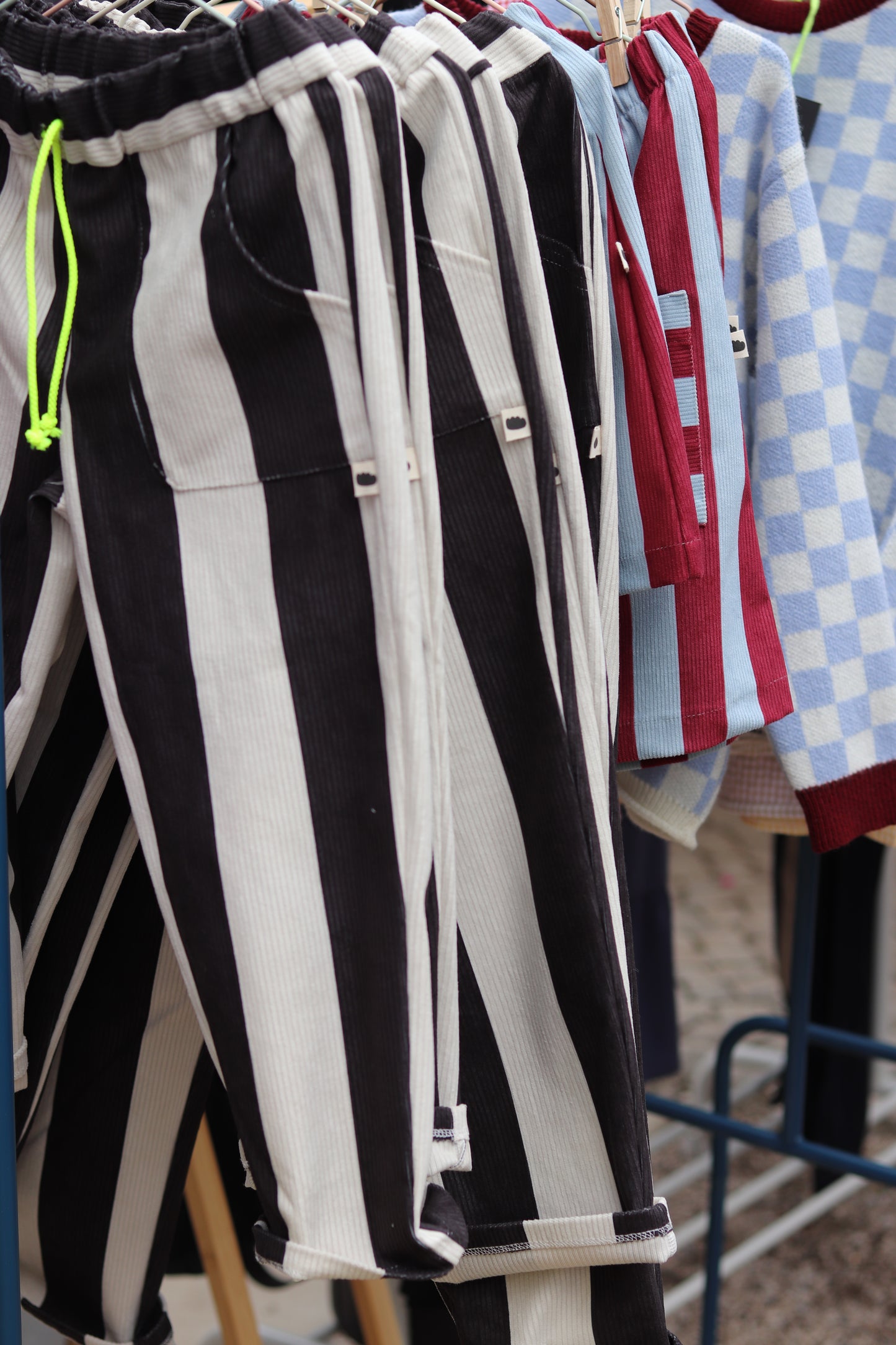 Big brick road trousers goes black